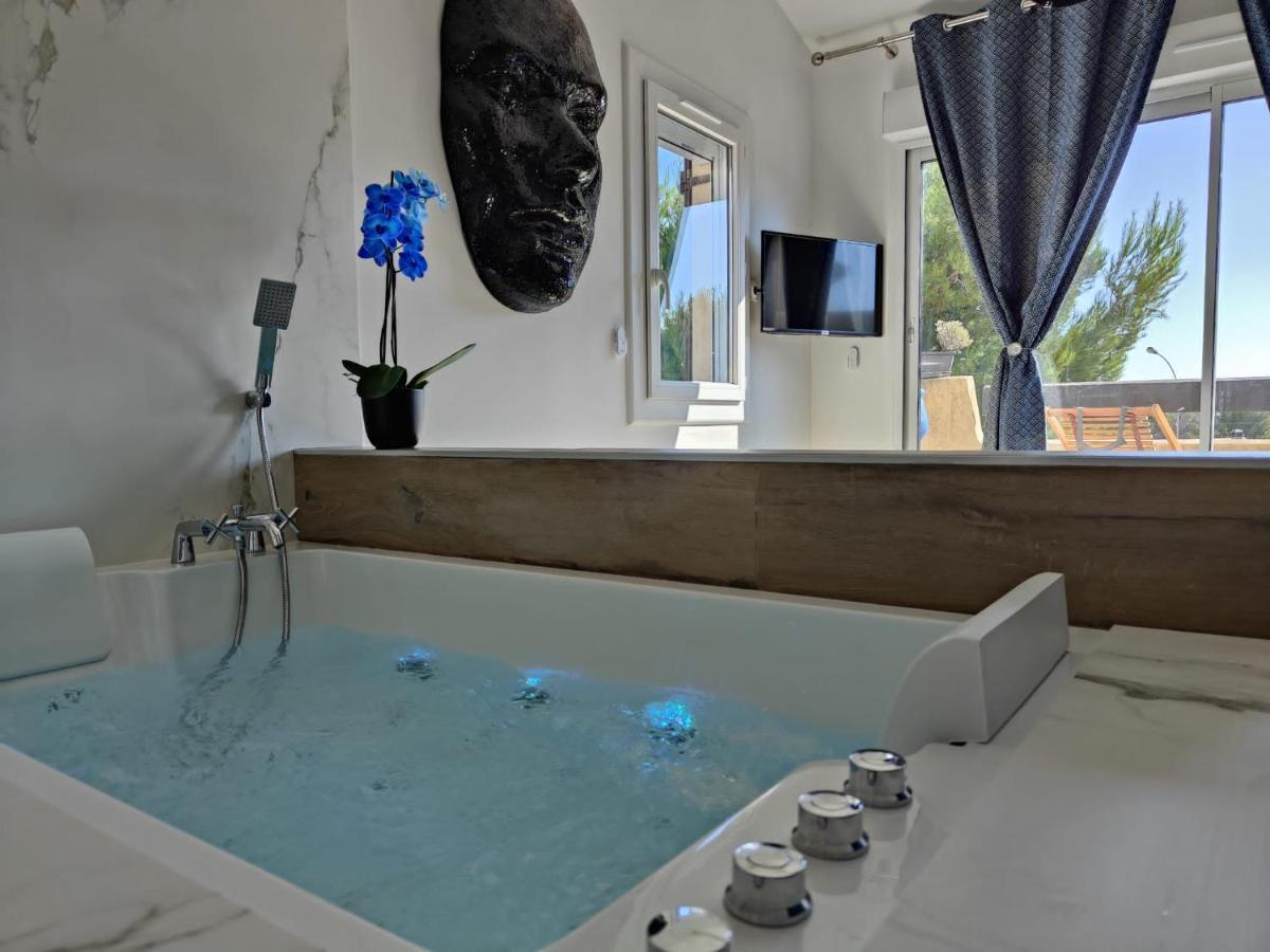 Suites Jm - Les Pins Marines - Jacuzzi & Vue Mer Bandol Eksteriør billede