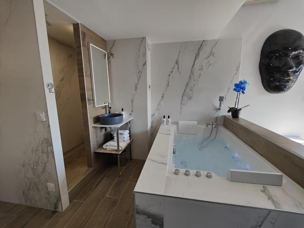 Suites Jm - Les Pins Marines - Jacuzzi & Vue Mer Bandol Eksteriør billede
