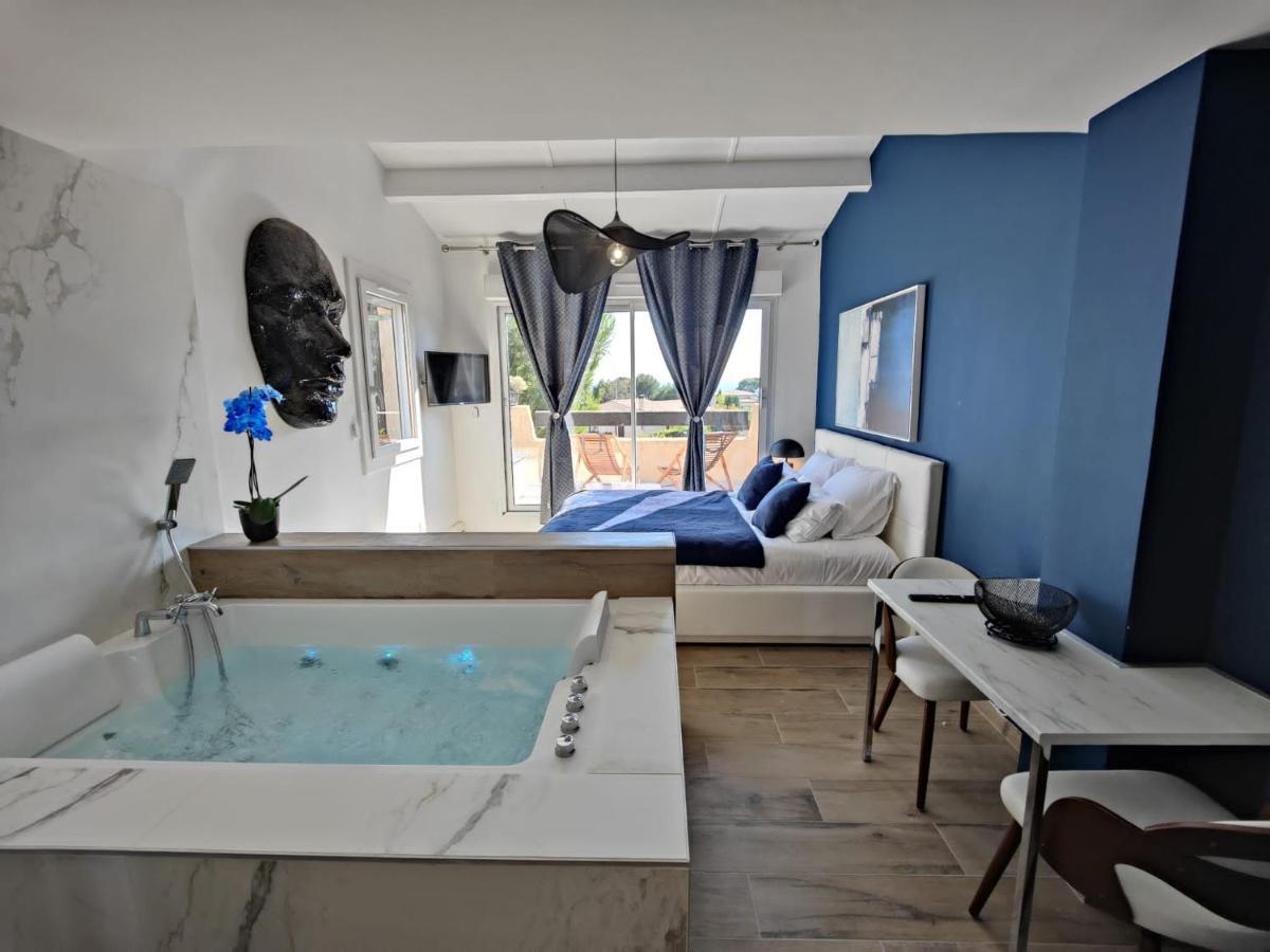 Suites Jm - Les Pins Marines - Jacuzzi & Vue Mer Bandol Eksteriør billede